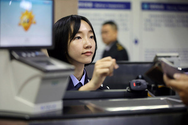 女警王盈力:站在国门最前线的"姐姐"