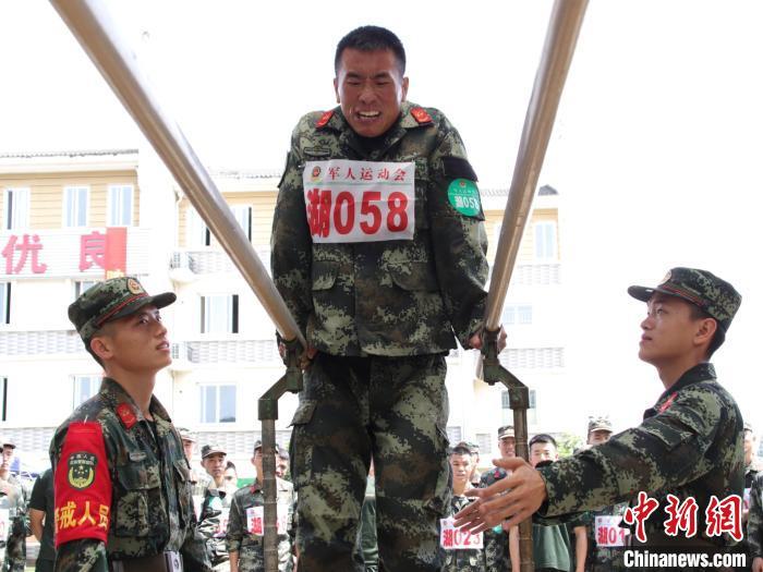 近年來,他多次參加武警浙江總隊,湖州支隊的軍事大比武,成績名列前茅