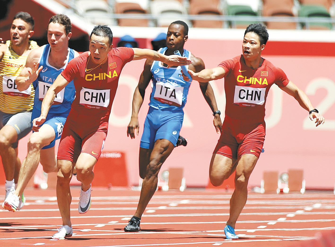 男女4×100米接力队首次双双进决赛 男队第四棒为湖北选手吴智强