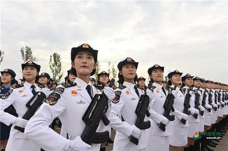 海军夏常服 女兵图片