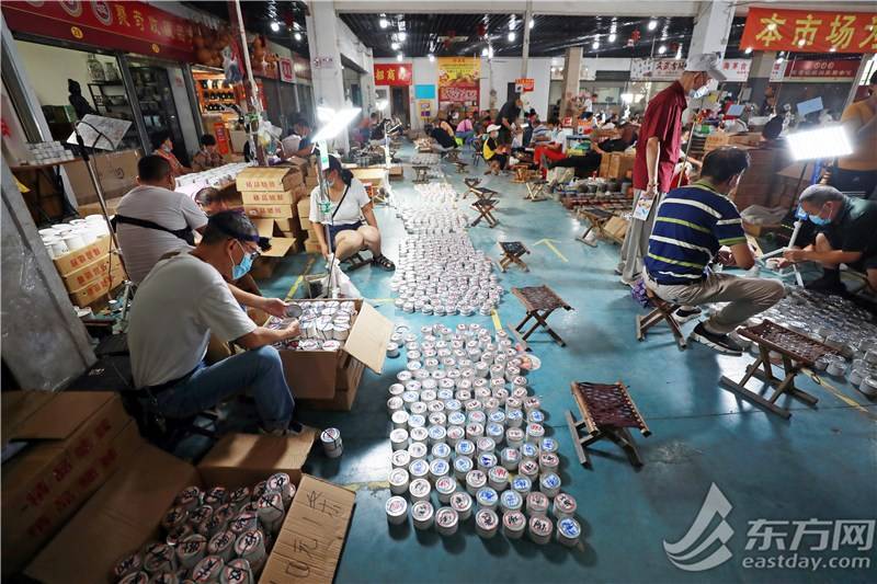 上海蟋蟀市场最近老闹忙 甲骨文"秋"字原型就是它