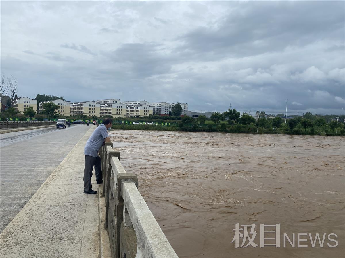 随州均河水位超78.26米!七旬大爷:这辈子没见过这大的水