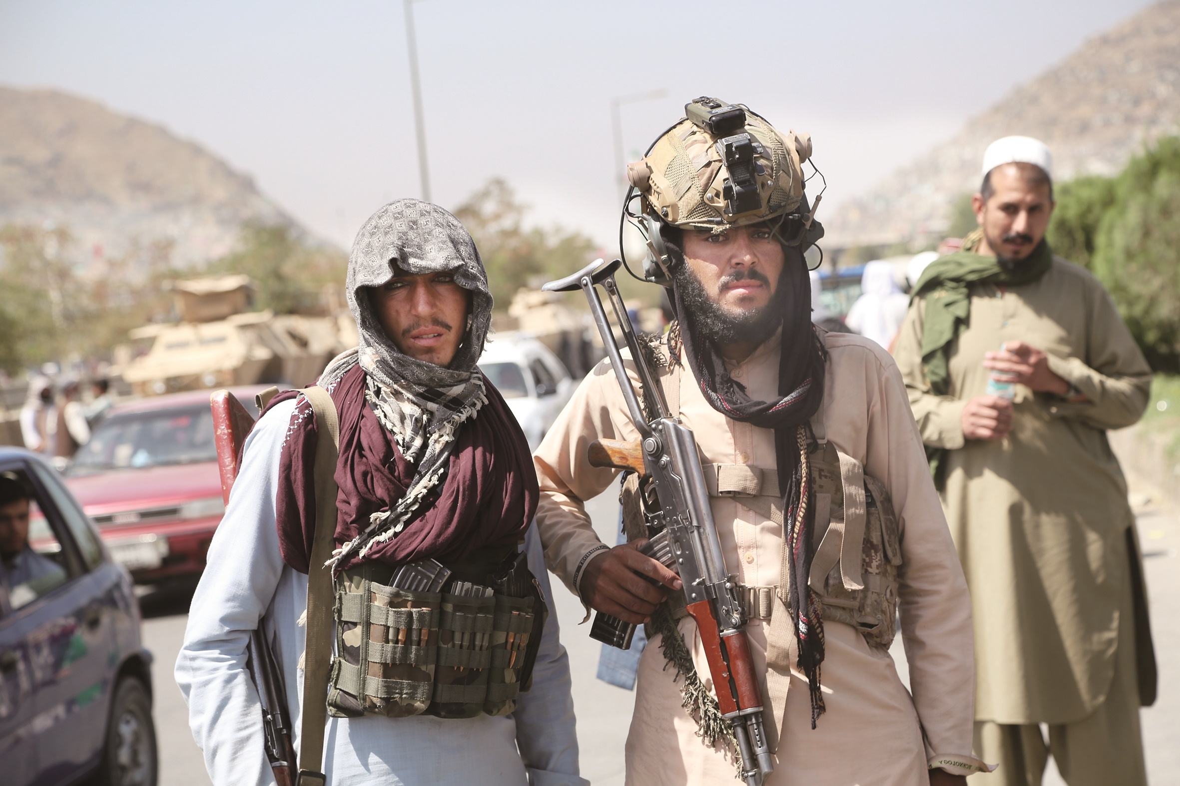 一边宣布大赦政府官员 一边和平谈判进行权力交接 塔利班称新政府将