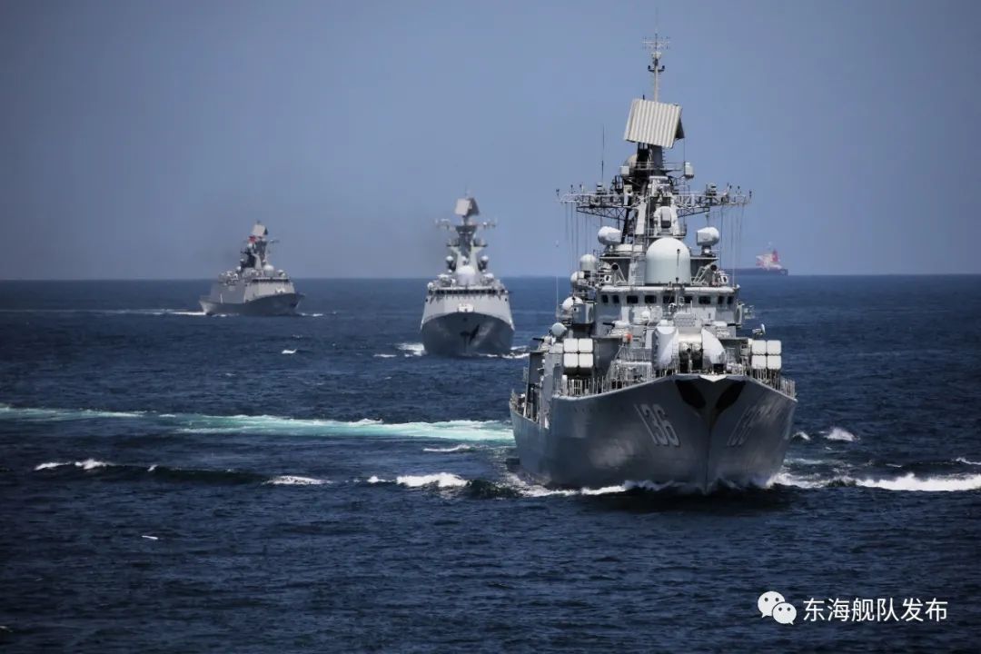 初秋时节东部战区海军某驱逐舰支队湘潭舰,杭州舰,太原舰,苏州舰等多