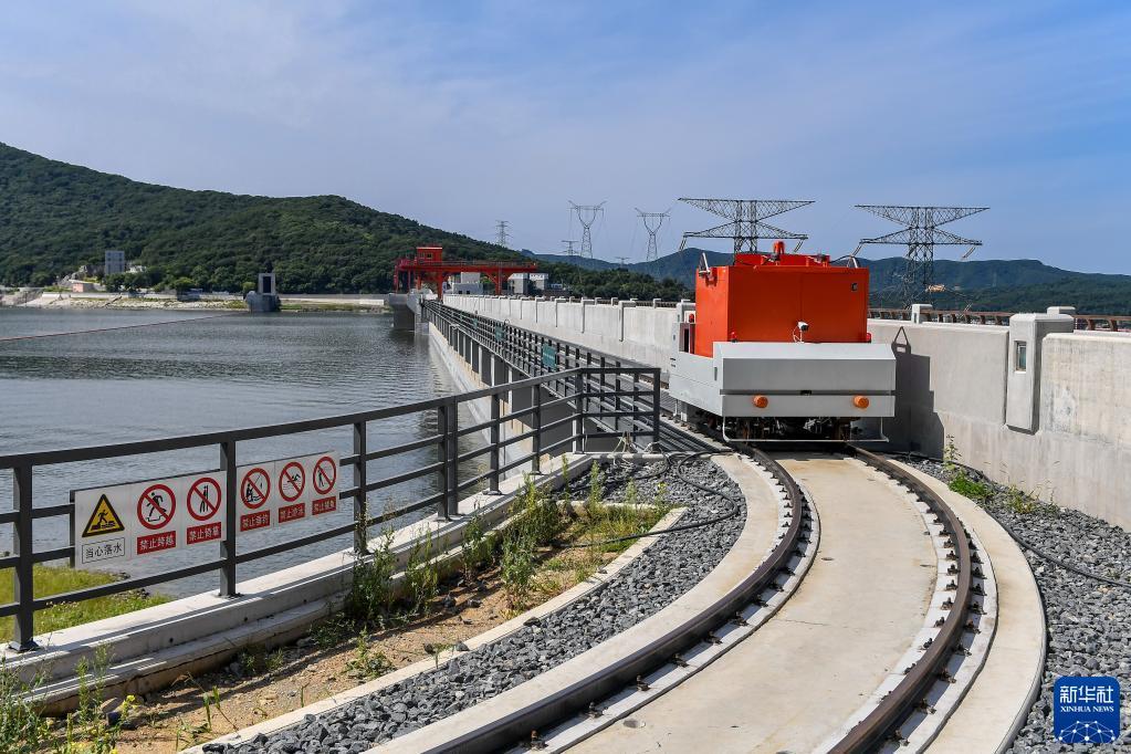 吉林丰满水电站鱼道启用 打通鱼类洄游通道