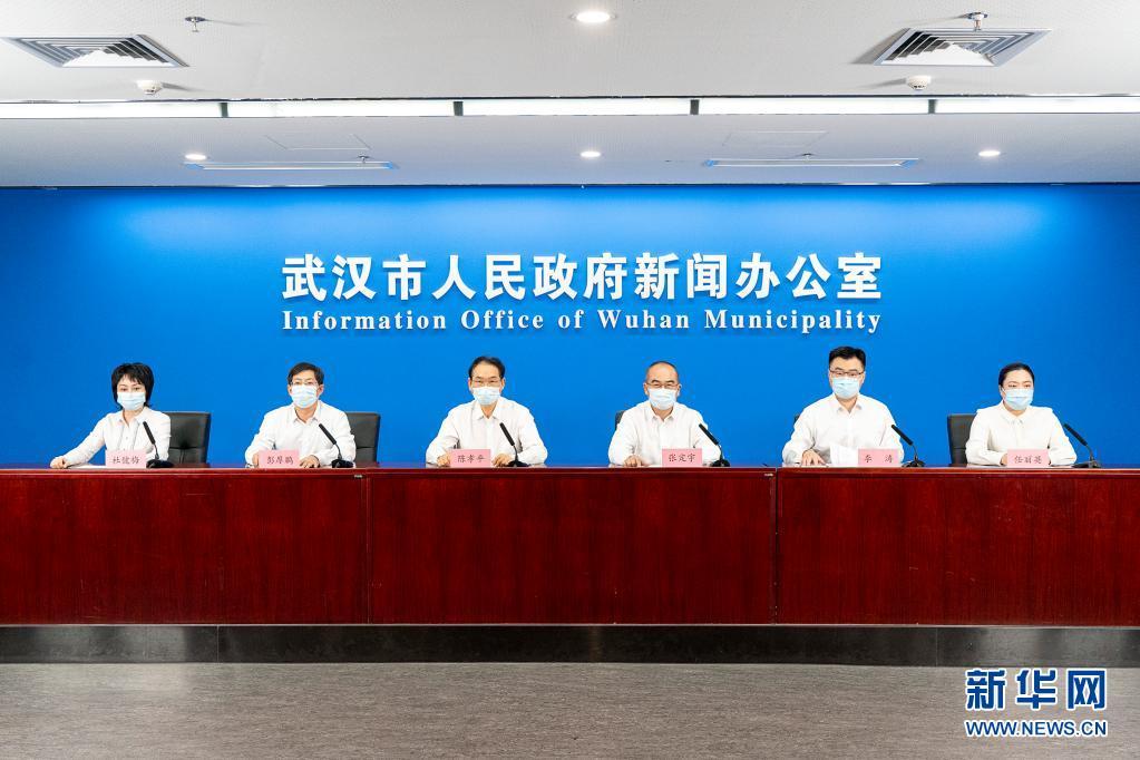 这是8月8日拍摄的武汉市新冠疫情防控工作新闻发布会现场