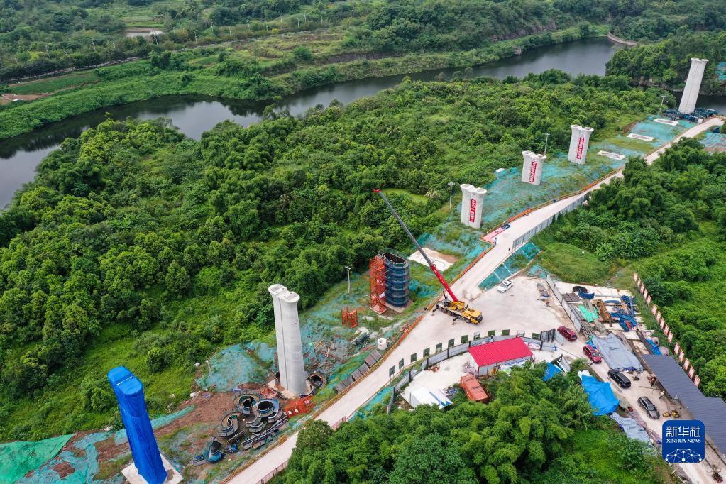 渝昆高铁川渝段加紧施工