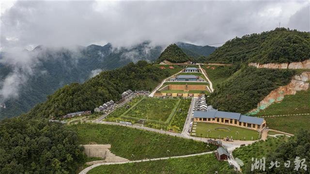 【沿著高速看湖北】保康縣馬橋鎮:礦山變青山,礦區變景區