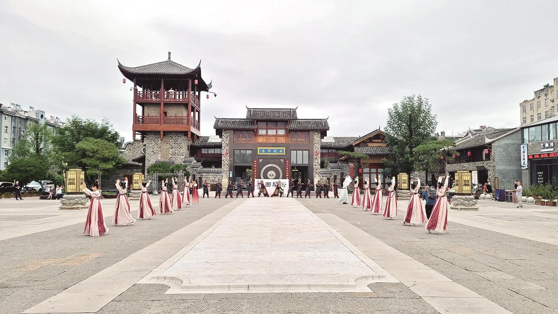 古色古香的房县西关街