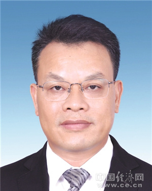 男,汉族,1971年11月生,研究生学历,中共党员,现任广西北海市委副书记