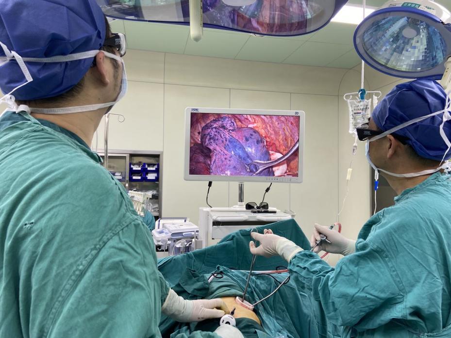 免疫联合化疗为局部肺癌晚期赢得手术时机,廖永德教授团队正在为患者