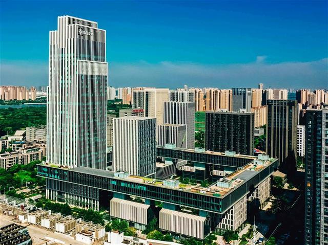 华中最大"云连廊"启用 武汉经开区总部经济产业园开园,首批入驻企业22