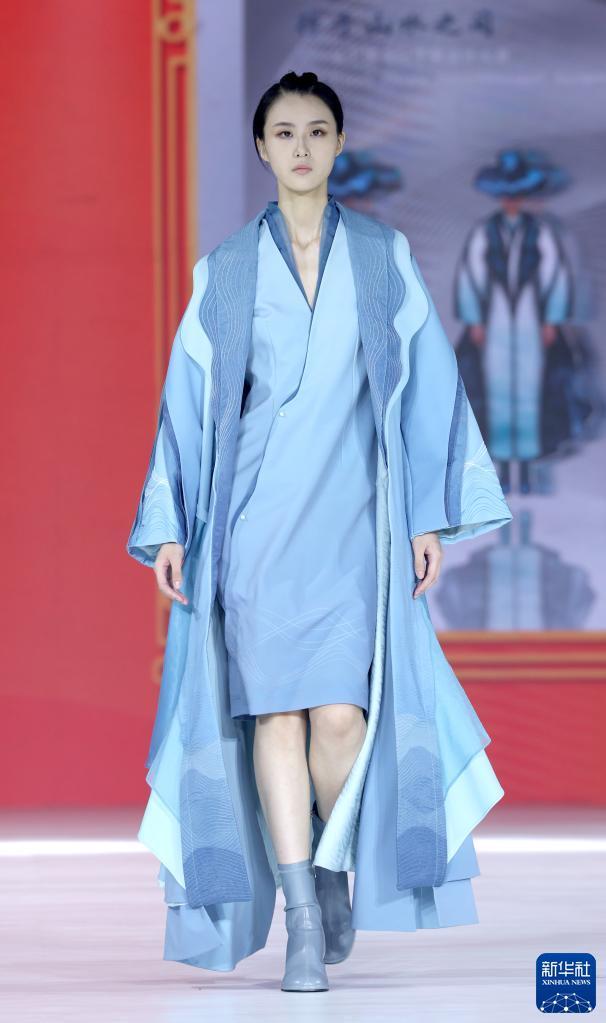 第一届中国国际华服设计大赛在济南举行