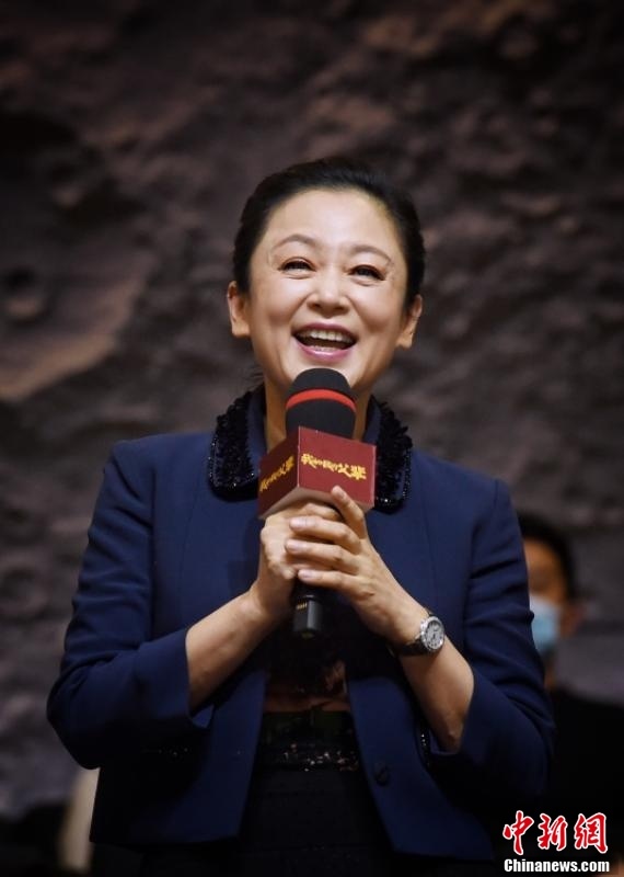 演员陈红出席电影《我和我的父辈》首映礼.中新网记者 李霈韵 摄