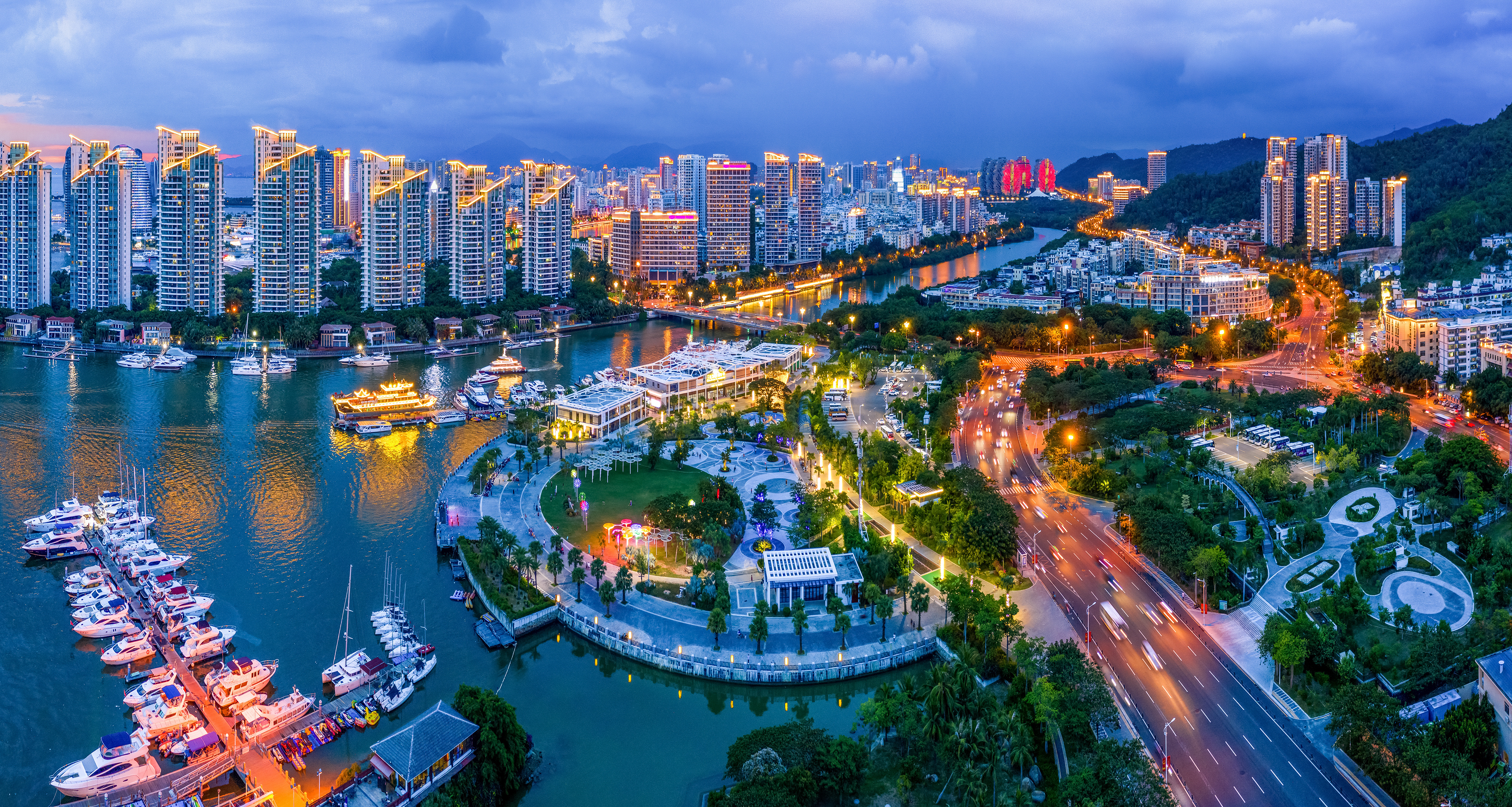 风光组):经评审,获奖作品及作者名单如下:本届摄影大赛由中共三亚市