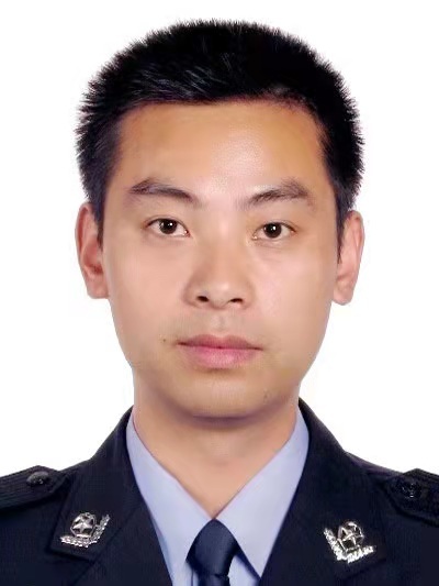 中共党员,2001年9月参加公安工作,2016年10月任黄石市森林公安局局长