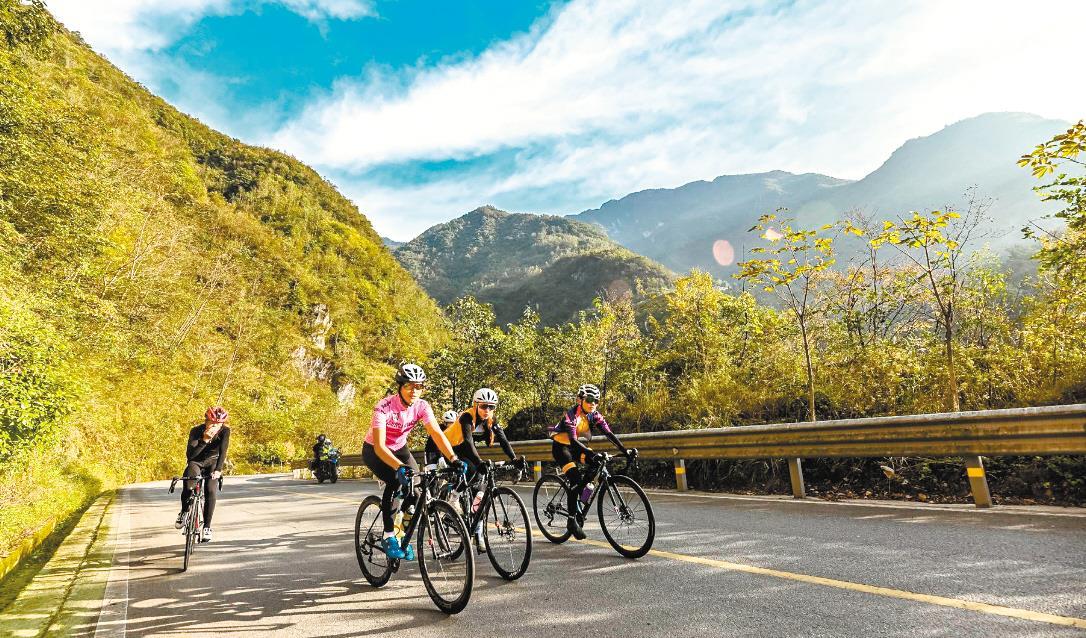 "野人五项"自行车公开赛成功举办 神农架再添特色旅游新品牌