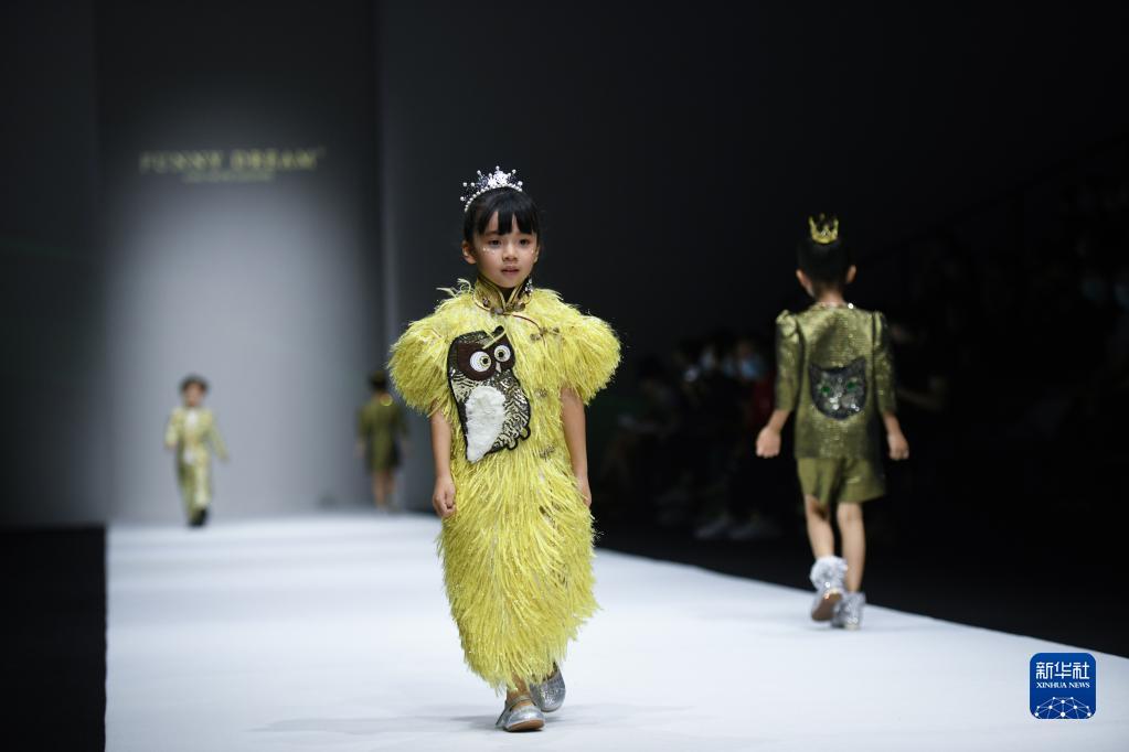 深圳时装周上演童装秀