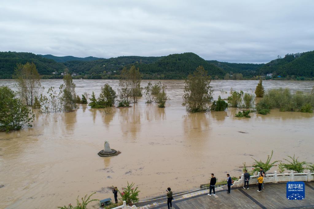 四川阆中:洪水漫进古城 当地启动i级防汛应急响应