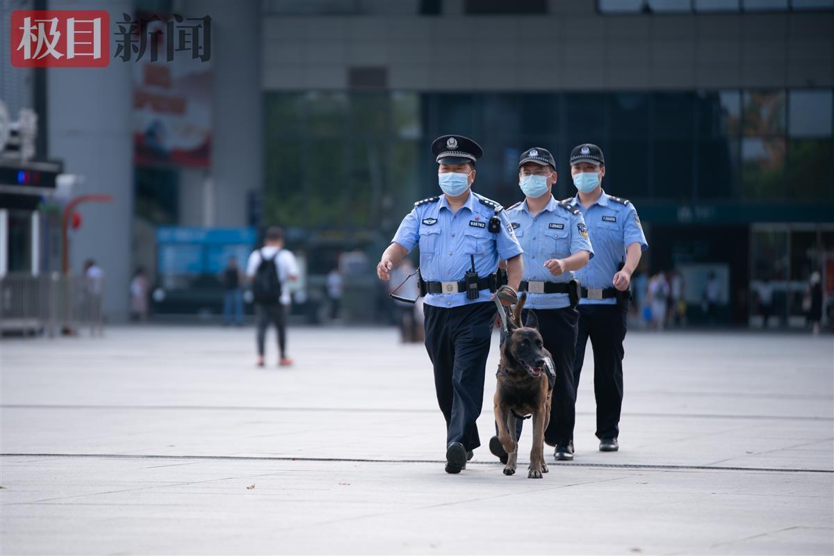 武汉站巡逻民警在岗位上度过50岁生日,十年执勤见证祖国巨变腾飞