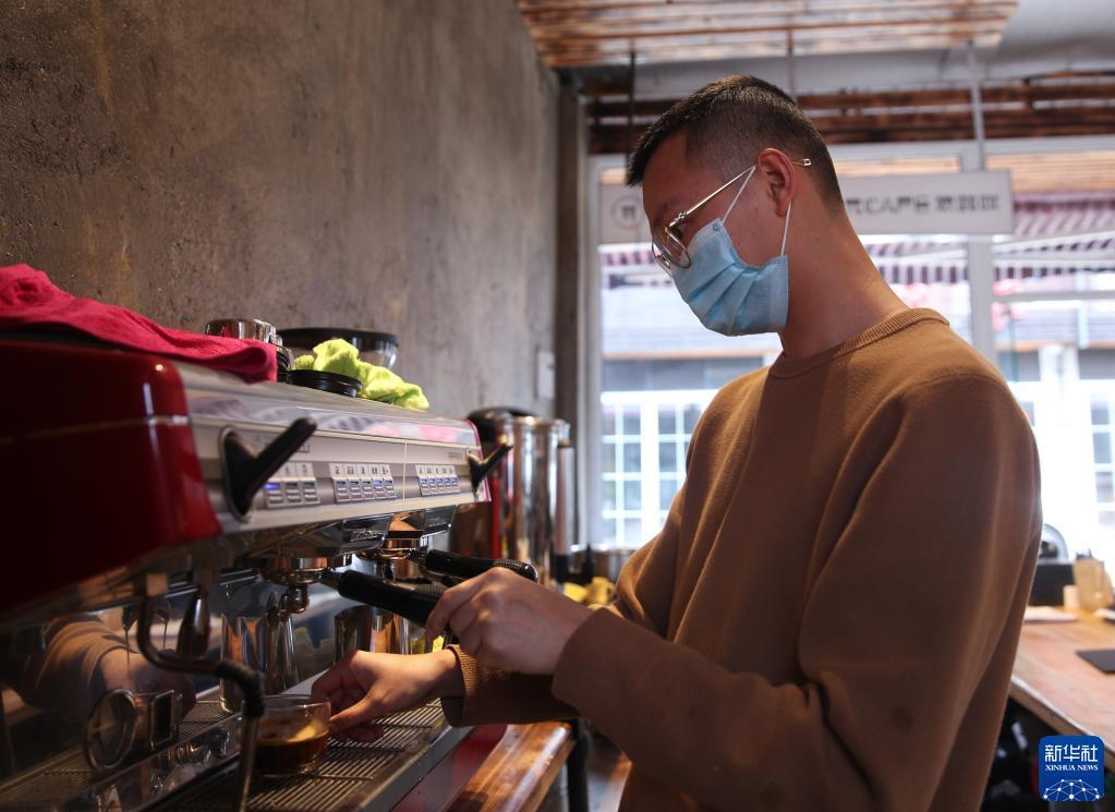 从餐厅老板到咖啡经销商——四川小伙张仁全的非洲创业记