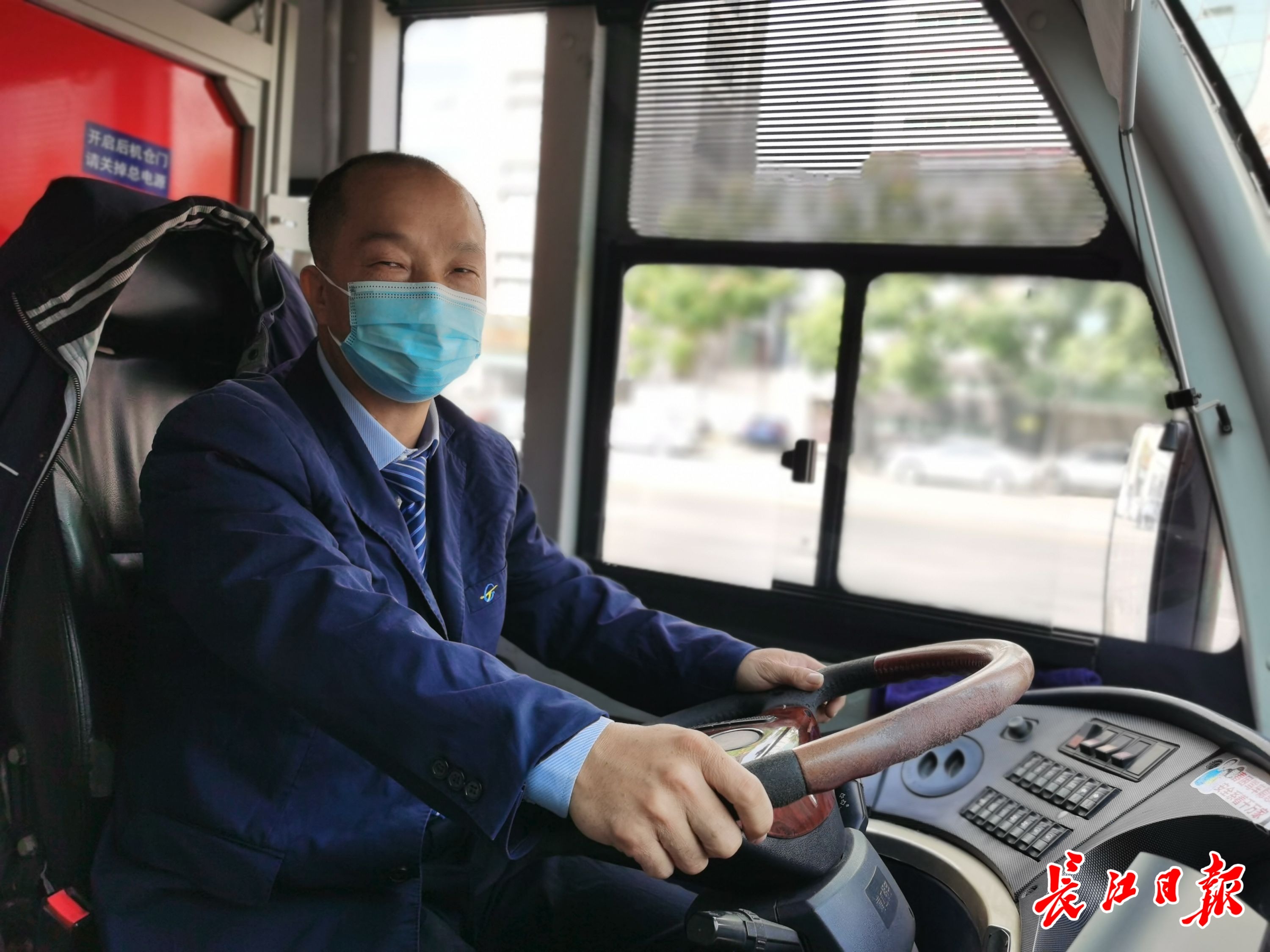 总爱多问乘客几句,武汉公交有个"多事司机"