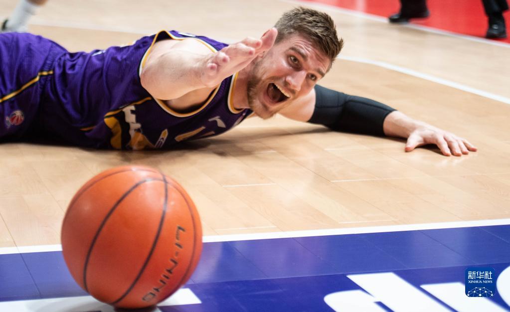 cba第一阶段:时代中国广州队胜北京控股队