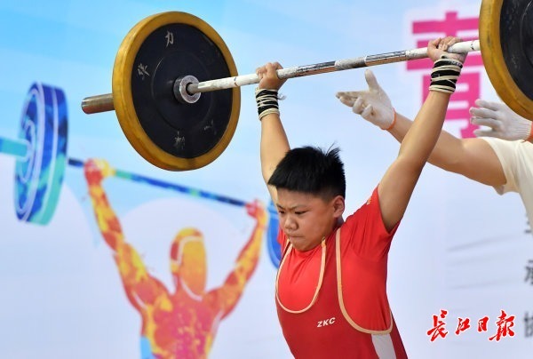 乘风破浪的向上少年过影