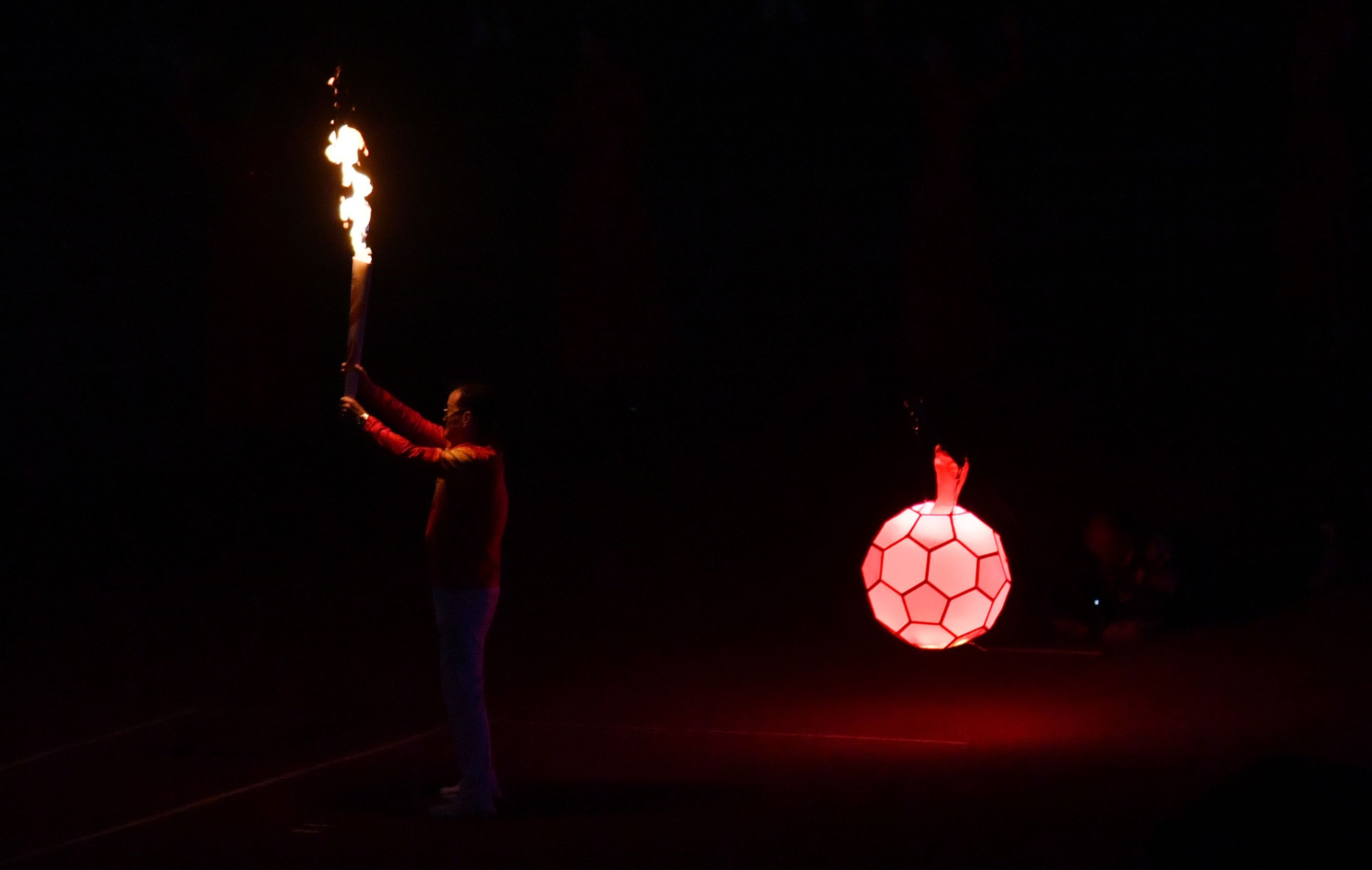 市十一运会盛大开幕,王霜:点燃火炬,点燃武汉精神