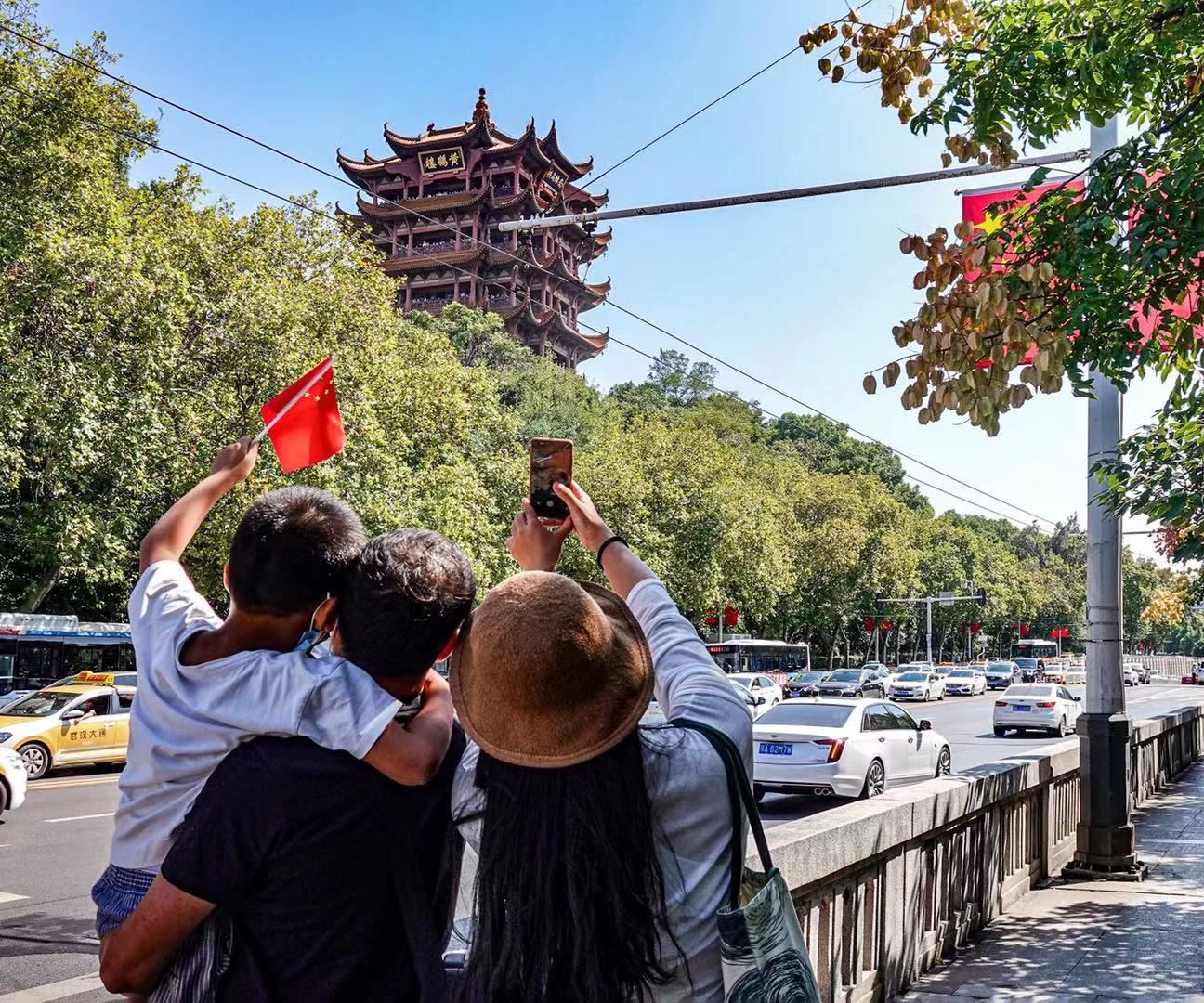 或是遇到美景或是遇到暖心事,遊客在城市留言板上點下一個個贊