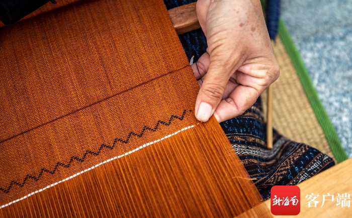 震撼!东方千人织黎锦场景令媒体嘉宾赞不绝口-荆楚网-湖北日报网