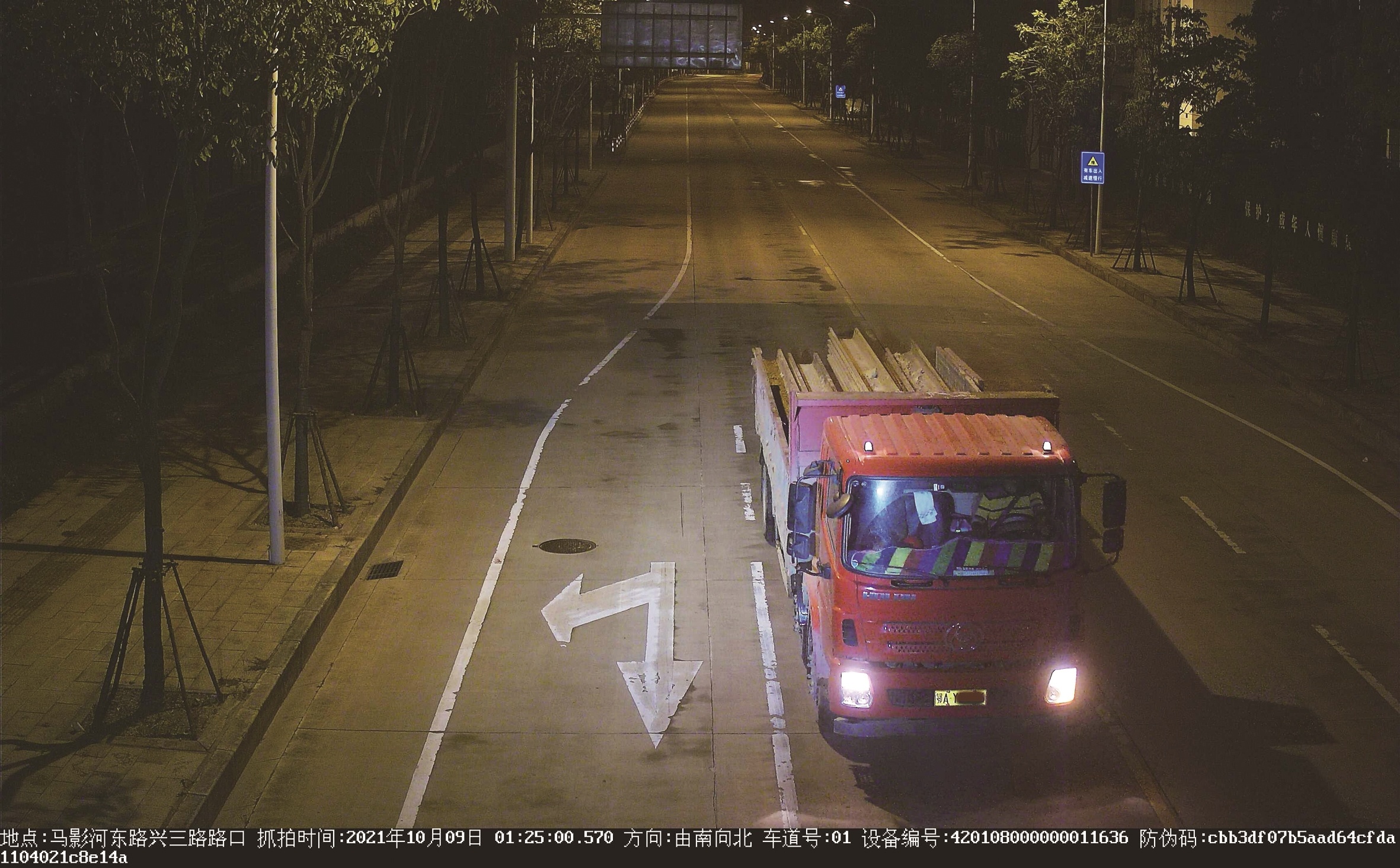 半吨重的大钢桩 离奇失踪百余根 民警紧盯神秘货车揪出窃贼-荆楚网-湖