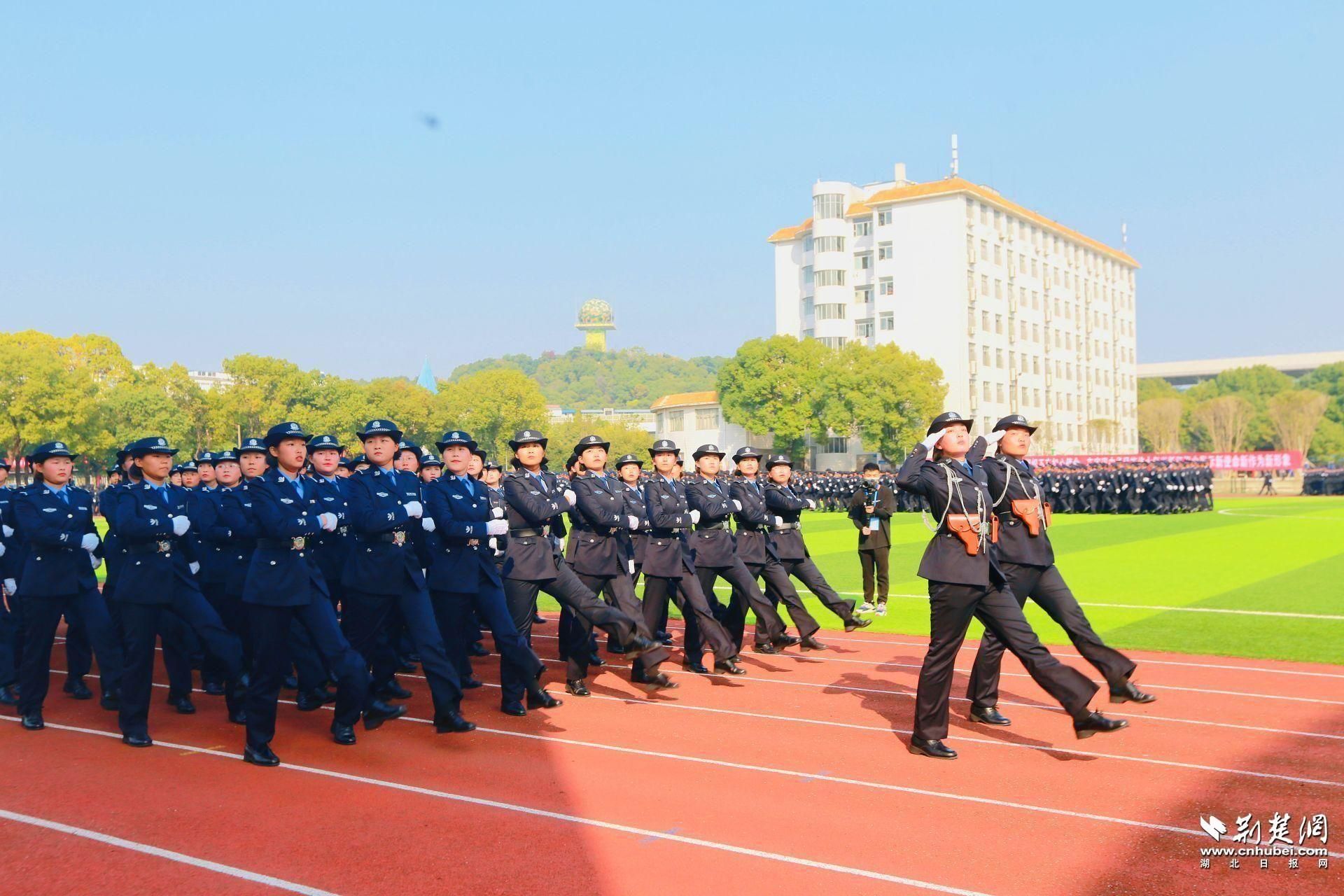 武汉警官职业学院校服图片