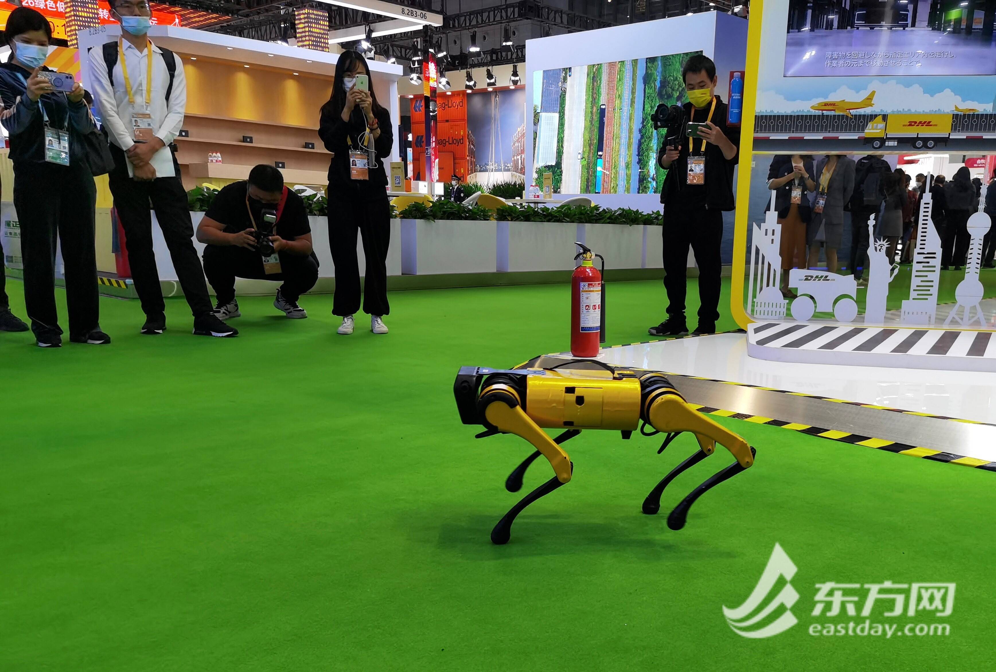 进博会服贸展区的新变化:让"看不见"的展品"看得见"