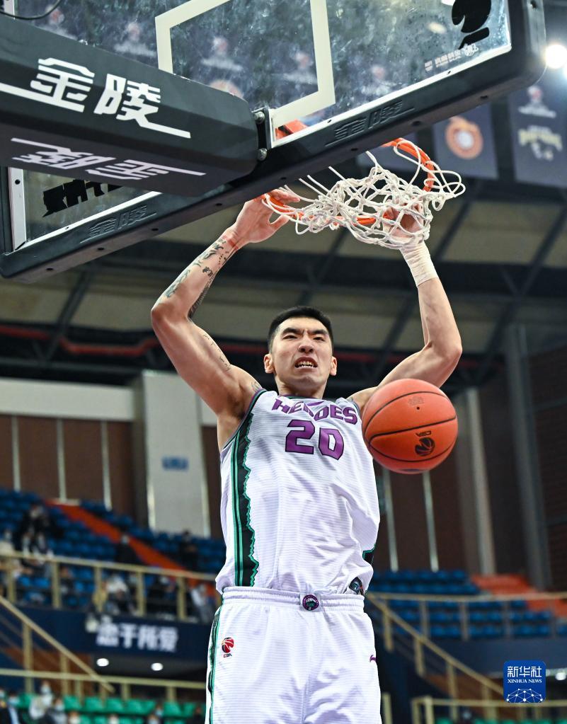 当日,在浙江诸暨进行的2021-2022赛季中国男子篮球职业联赛(cba)第一