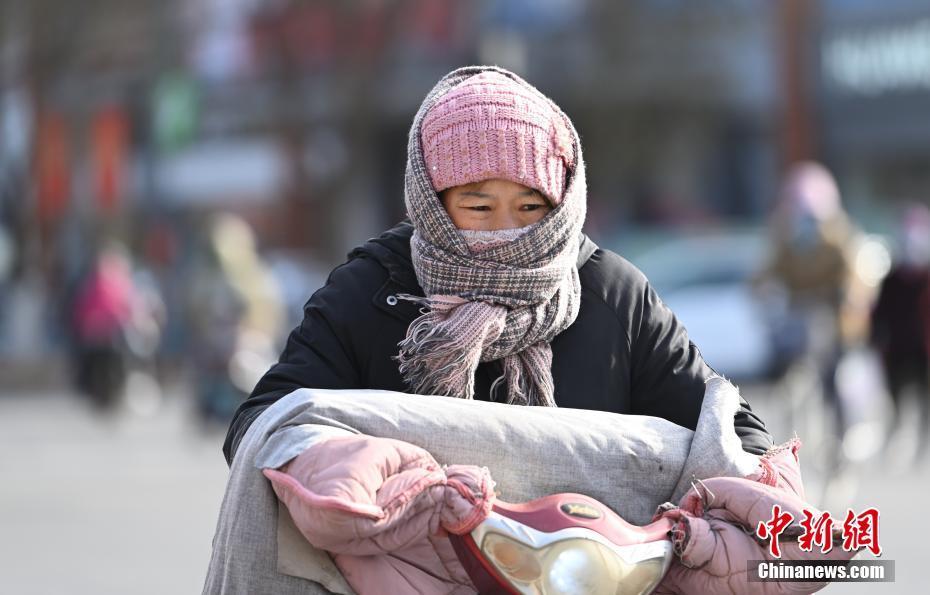 呼和浩特迎大风降温天气