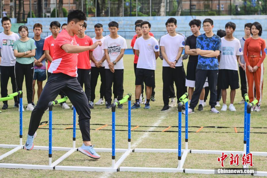 苏炳添暨南大学分享体验课开课