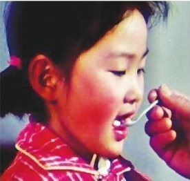 拿自己刚满月的孩子做疫苗试验 他用"一粒糖丸"护佑了亿万儿童