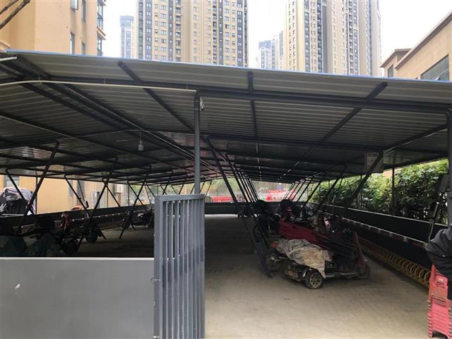 汉阳一社区投入50万将电动车请进车棚