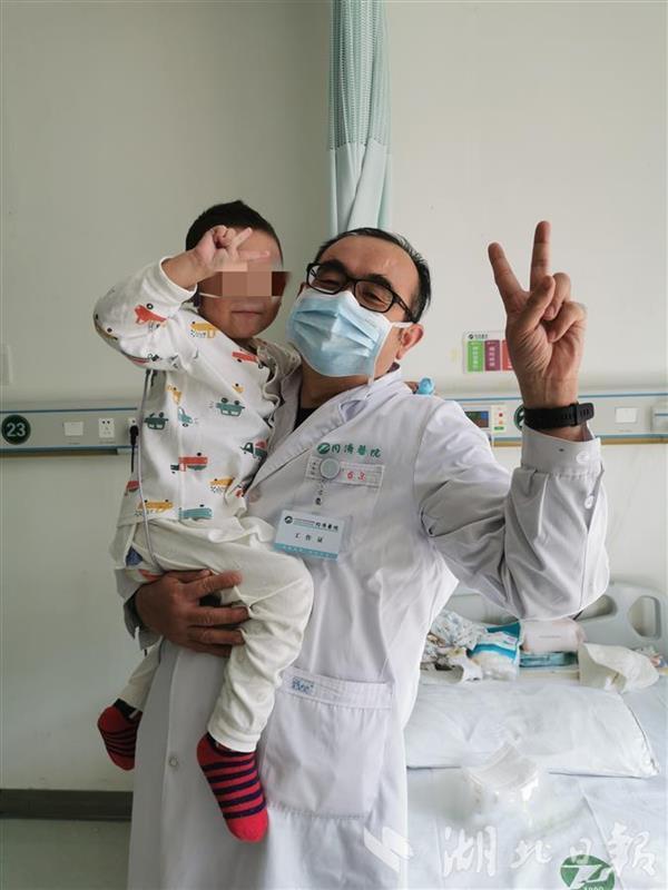 浙江5岁巨结肠患儿在汉治疗两个月从皮包骨到满地跑