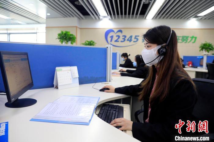 成都24小时不打烊市长热线当好防疫总客服