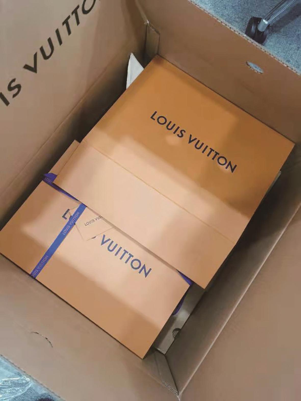 没下单却收到两只lv包 三个求退还电话让杭州女子犯难