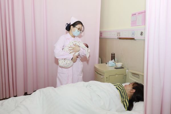 李女士平安生子.