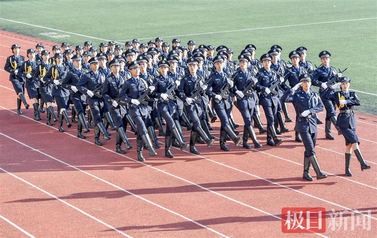 湖北警官学院军训图片