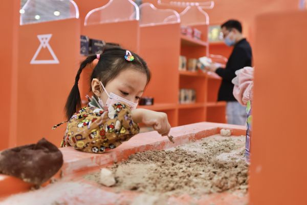 博物馆展区:人人都是考古家,热火朝天挖盲盒