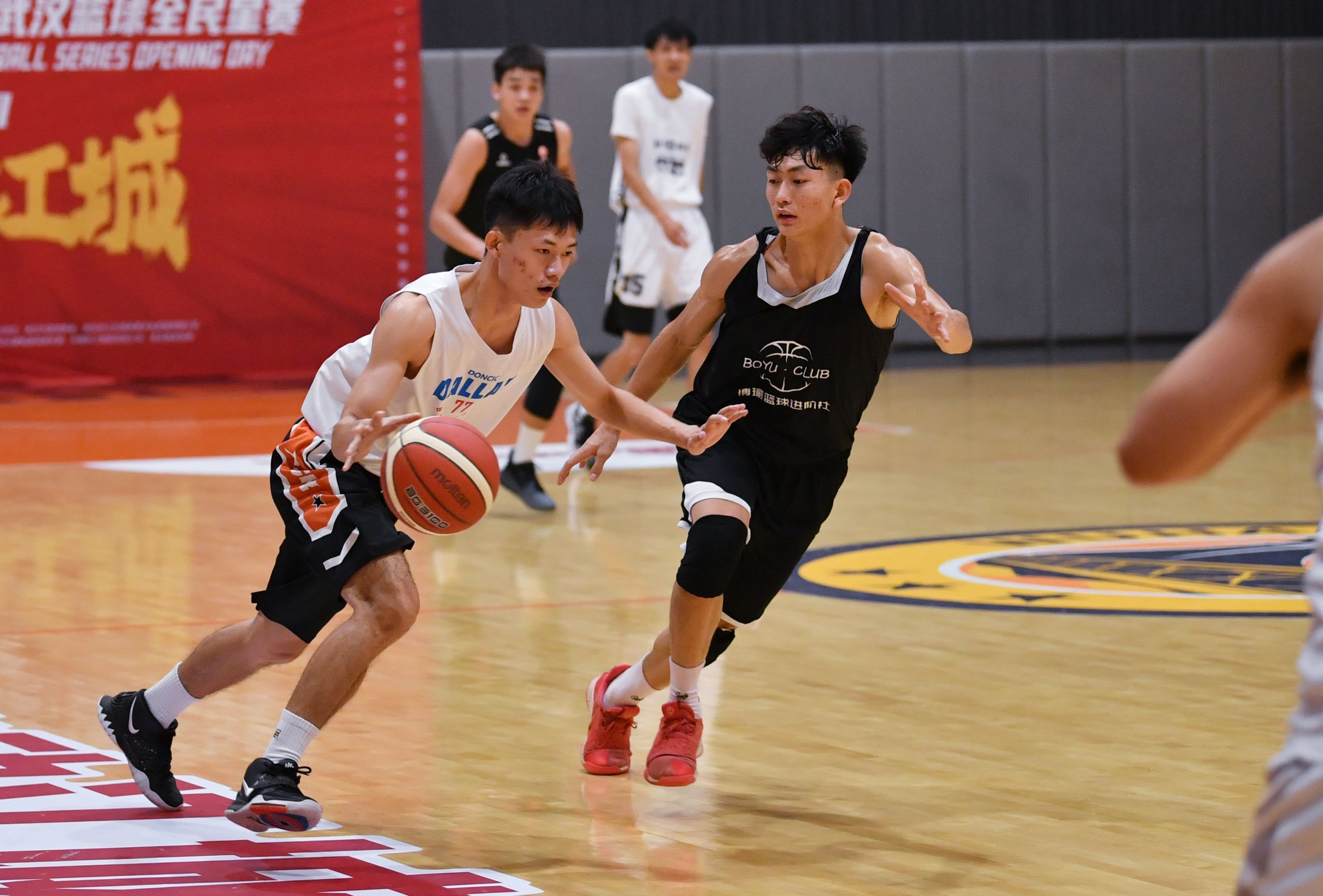 "长江杯"篮球赛社会组小组赛战罢4轮,武汉波力斯等3支球队提前锁定