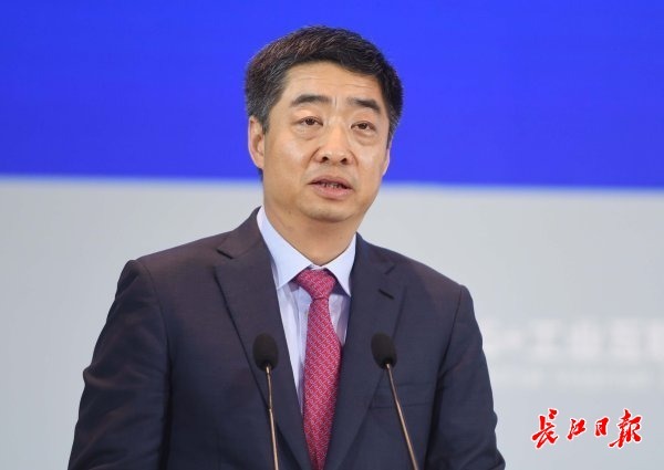 华为轮值董事长胡厚昆:保证数据取得出,算得快,用得好