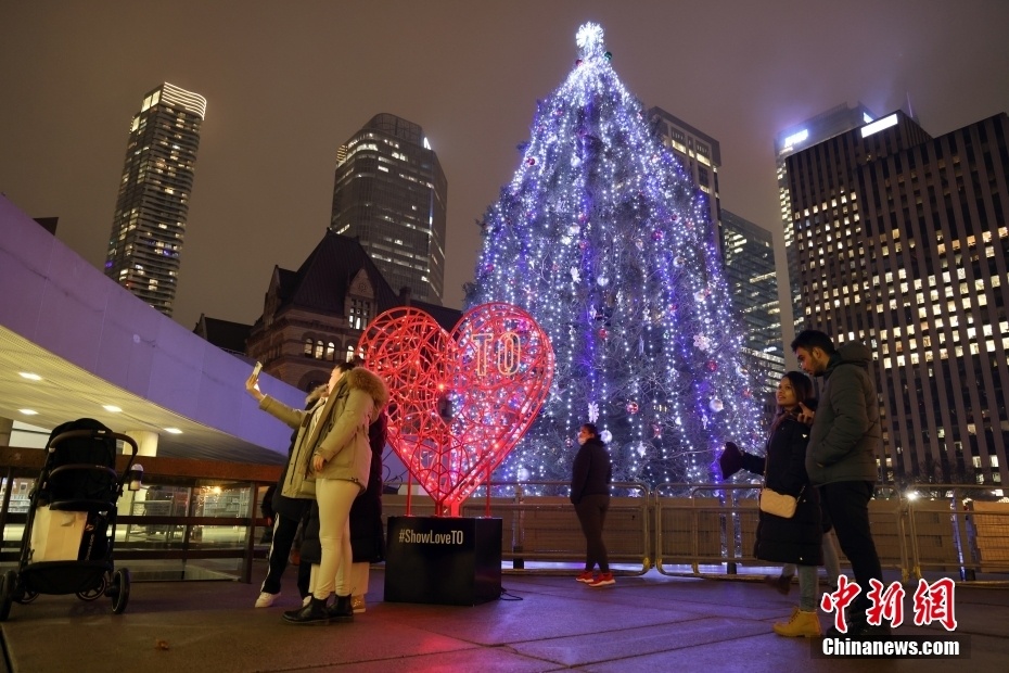 加拿大在疫情严重反弹中迎来圣诞节