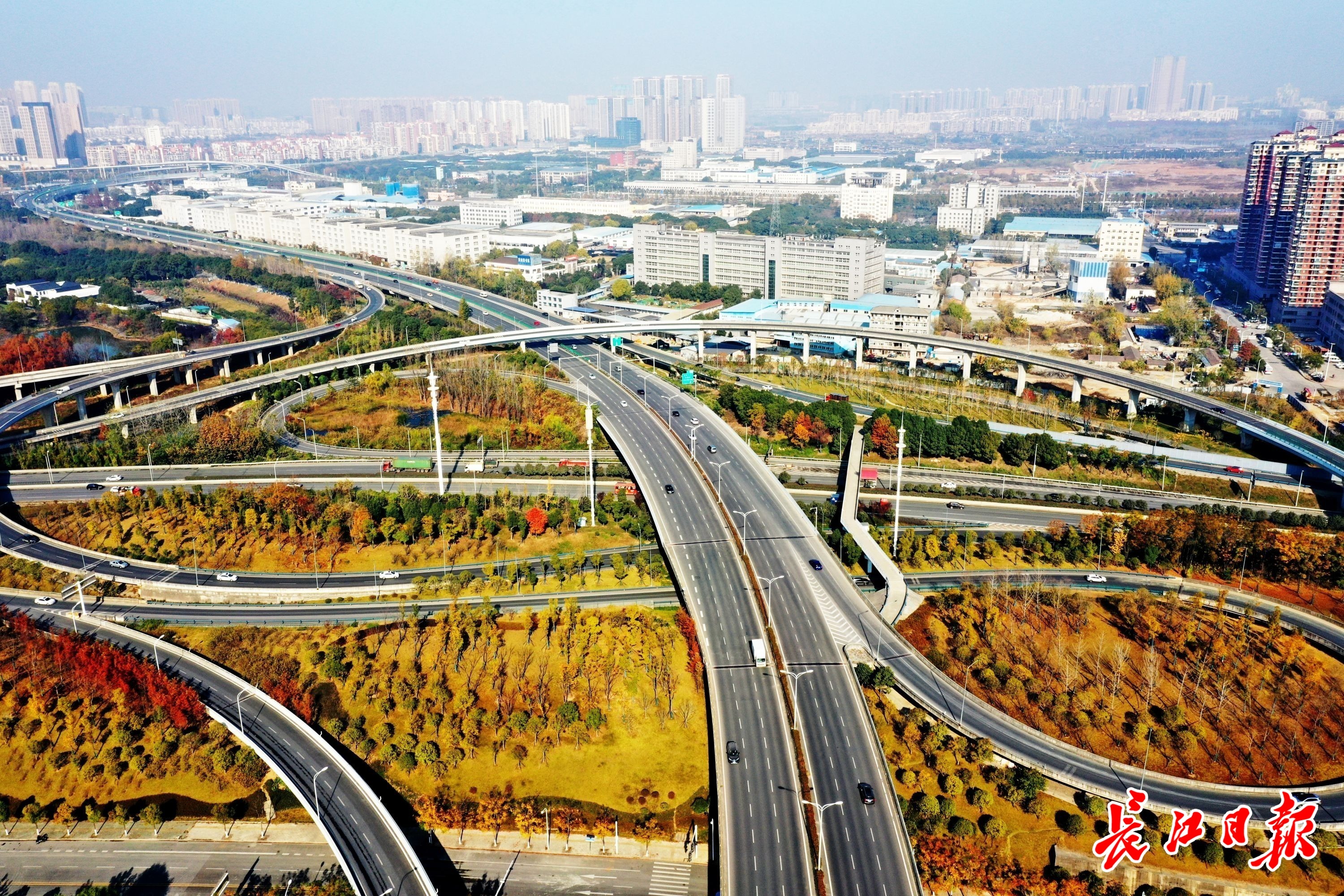 高空俯瞰江城,一幅幅景象美不胜收