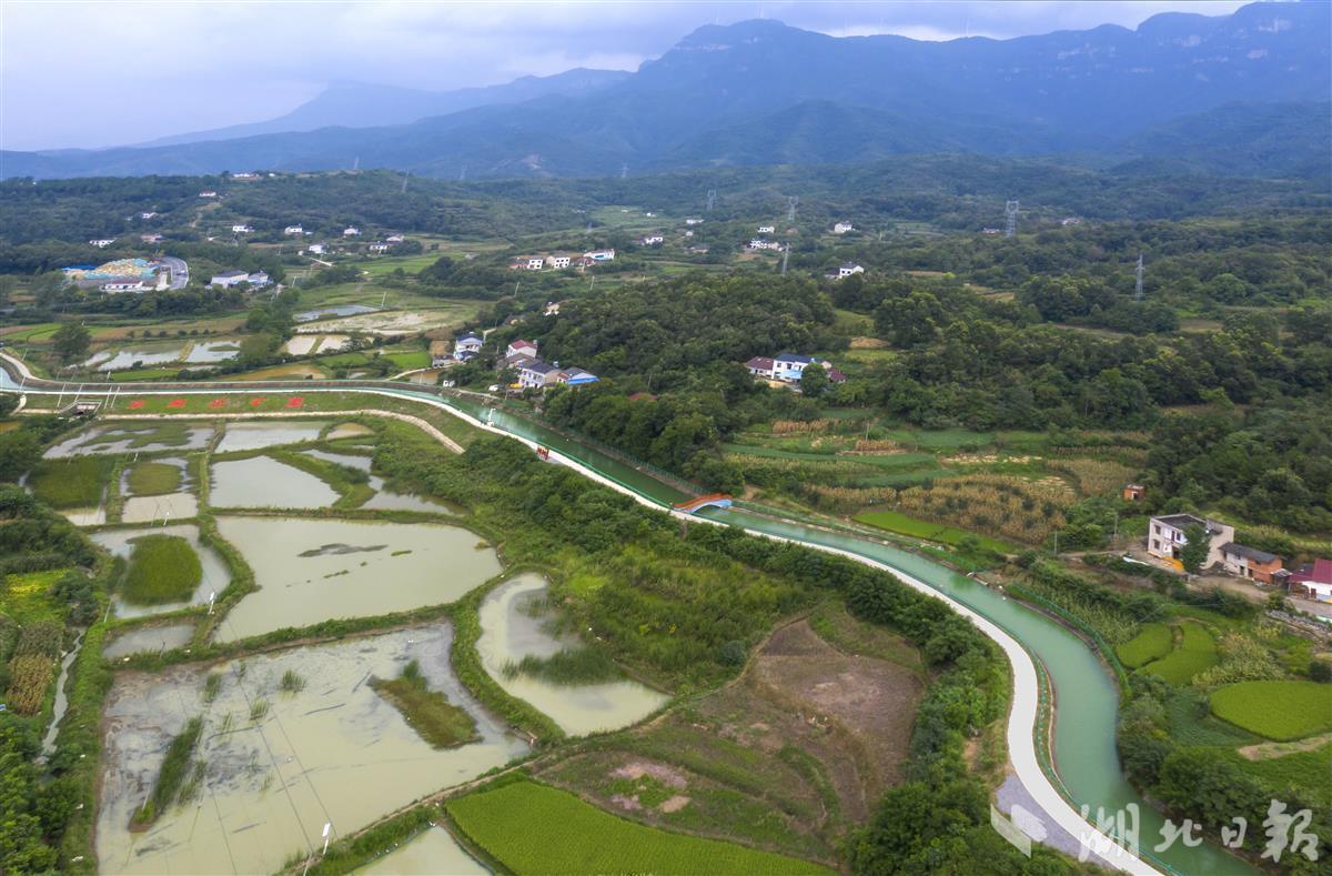 武漢青山江灘水利風景區依託長江武漢青山區段,青山長江堤防(武青堤)